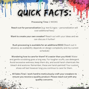 Puede incluir: Gr&aacute;fico con el texto "QUICK FACTS:" e informaci&oacute;n sobre zapatillas personalizadas. Los detalles incluyen el tiempo de procesamiento, las opciones de personalizaci&oacute;n, el procesamiento urgente y las instrucciones de cuidado. El fondo tiene salpicaduras de pintura coloridas.