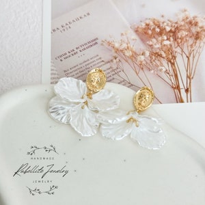 Floral Dangle Earrings, Vintage Style Jewelry, Statement Earrings, Wedding Jewelry, Bridal Earrings, Victorian earrings, Costume Jewelry