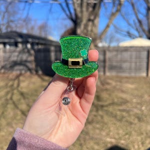 St. Patrick's Day Hat Badge Reel: Green Glitter Interchangeable Topper