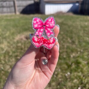 Heart Disco Bow-badgehaspel verwisselbaar, Valentines Badge Reel, Disco Retro Badge Reel, Pink Lovers Badge Reel