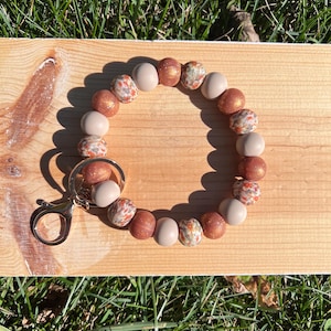Pulsera con flores de otoño, cuentas de silicona con purpurina, cuentas de silicona con flores, llavero de pulsera, pulsera con cuentas, llavero de pulsera dorado
