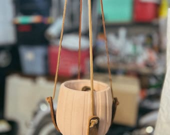 Leather plant hanger, handmade plant hanger, minimal plant hanger, leather planter