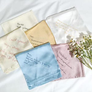 Besticktes handgeschriebenes Taschentuch, personalisiertes Hochzeits-Taschentuch, Mutter der Braut-Andenken, handgeschriebenes Hochzeitsgeschenk für Mama