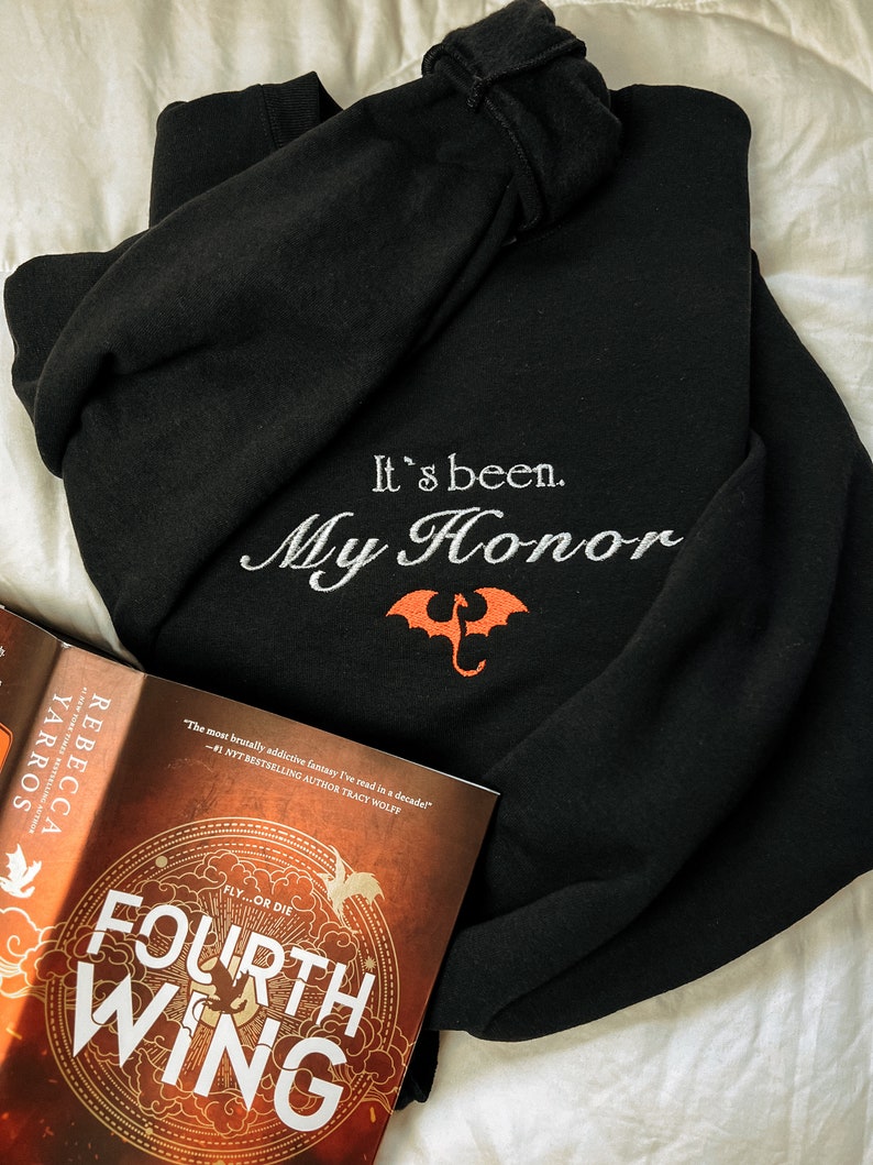 It's been my honor Liam Fourth Wing Sweater, Liam Sweatshirt, Fourth Wing Embroidered Sweater, Dragon Rider, Basgiath War College,Liam Mairi
