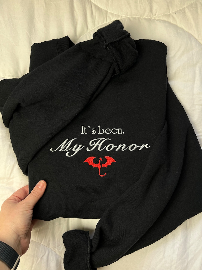 It's been my honor Liam Fourth Wing Sweater, Liam Sweatshirt, Fourth Wing Embroidered Sweater, Dragon Rider, Basgiath War College,Liam Mairi