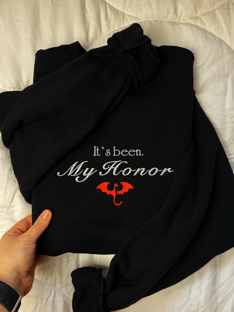 It's been my honor Liam Fourth Wing Sweater, Liam Sweatshirt, Fourth Wing Embroidered Sweater, Dragon Rider, Basgiath War College,Liam Mairi
