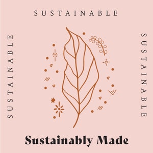 Puede incluir: Una hoja marr&oacute;n con un dise&ntilde;o delicado, rodeada de peque&ntilde;os puntos marrones, estrellas y formas geom&eacute;tricas. El texto "Sustainable" aparece en la parte superior e inferior de la imagen, y el texto "Sustainably Made" aparece en la parte inferior central.