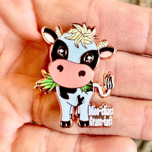 Broche de vaca | Broche de esmalte duro de vaca | Animal de fazenda | Broches kawaii | Broches de animais | Vacas | Broches de animais de fazenda | Ideias para presentes de vaca | Broches fofos de ouro rosa