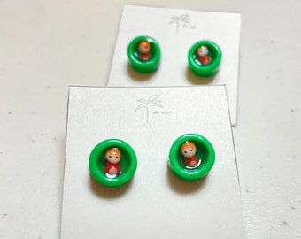 Pendientes de arcilla de Ponyo en un balde - Estudio Ghibli / Idea de regalo única / Perfecto para fanáticos del anime y Studio Ghibli