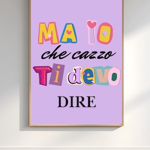 Può includere: Un set di tre tazze in ceramica con finitura opaca e macchiettata. Le tazze sono nei toni del crema, grigio chiaro e grigio scuro. Ogni tazza ha un design semplice e minimalista e un manico arrotondato.