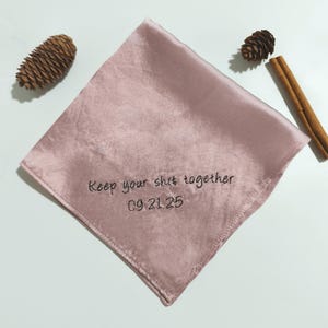 Mouchoir manuscrit brodé personnalisé, mouchoir de mariage brodé, soie de mûrier, cadeau de mariage personnalisé, mouchoir personnalisé
