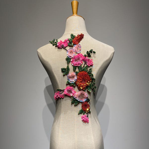 Sprankelende geborduurde bloemenpatch - handgemaakte bloemenapplicatie van pailletten voor achterkant