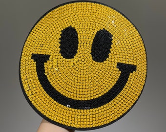 Grande sorriso giallo faccia felice toppe termoadesive per cappotto o vestiti. Toppa applicata ricamata sul retro