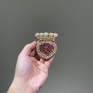 Small Rhinestone Sacred heart patch with Gold Lace Pearl Beaded Crown for Vintage clothes Applique or Pants and denim jackets decoration