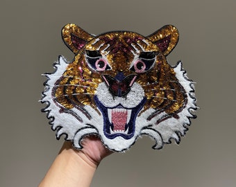 メイクアップスパンコール3Dタイガー刺繍縫い付けパッチ白糸デニムジャケットアップリケ服の背面装飾またはTシャツアップリケ