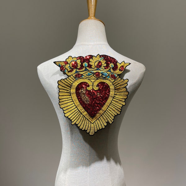 Stor Sacred Heart Patch Röda paljetter Sy-på lappar Barock guldbroderi för vintagekläder Baksida eller jackor Sy-på applikationsdekoration