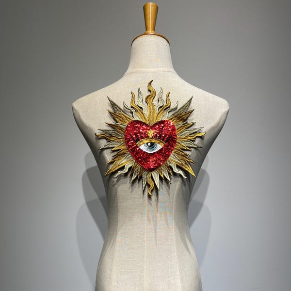 Parche de Sagrado Corazón con lentejuelas rojas brillantes - Bordado de mal de ojo con rayos de sol dorados para apliques de ropa