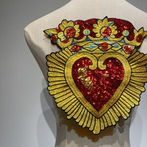 Großer Sacred Heart Patch rote Pailletten Aufnäher Barock Gold Stickerei für Vintage Kleidung oder Jacken Applikation Dekoration Bild 2