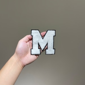 Kleine weiße M Buchstabe Gestickte Aufnäher für Kleidung DIY zum aufnähen