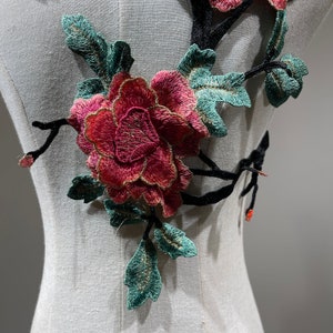 Toppa da cucire con fiori ricamati in 3D di ispirazione vintage, delizia floreale per progetti fai da te o applique per giacche di jeans immagine 5