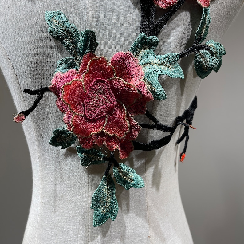 Toppa da cucire con fiori ricamati in 3D di ispirazione vintage, delizia floreale per progetti fai da te o applique per giacche di jeans immagine 5