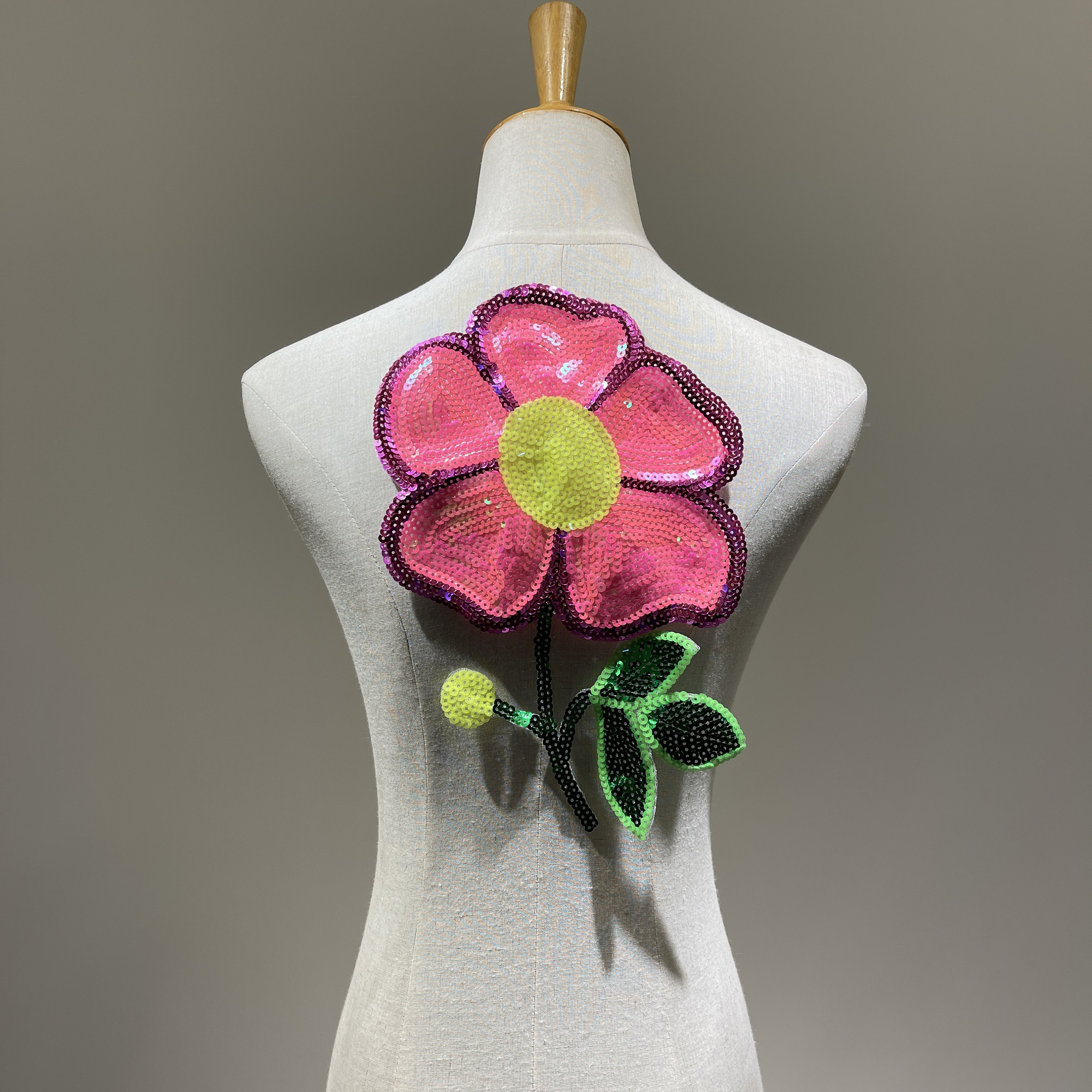 Aplique de flor de lentejuelas rosa grande, parche para coser para chaquetas de mezclilla, ropa o bolsos