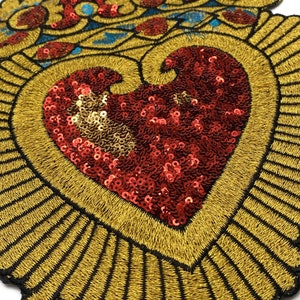 Grande toppa a cuore sacro con paillettes rosse cucire sulle toppe ricami barocchi in oro per abiti vintage Cucire sul retro o sulle giacche decorazioni applique immagine 6