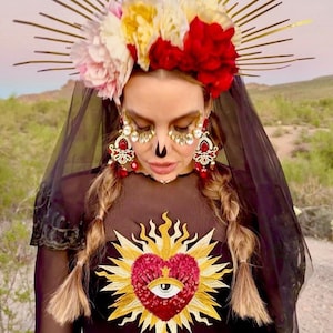 Aplique de Sagrado Coração com Lantejoulas Vermelhas Brilhantes - Olho Grego Bordado com Raios de Sol Dourados para Roupas imagem 3