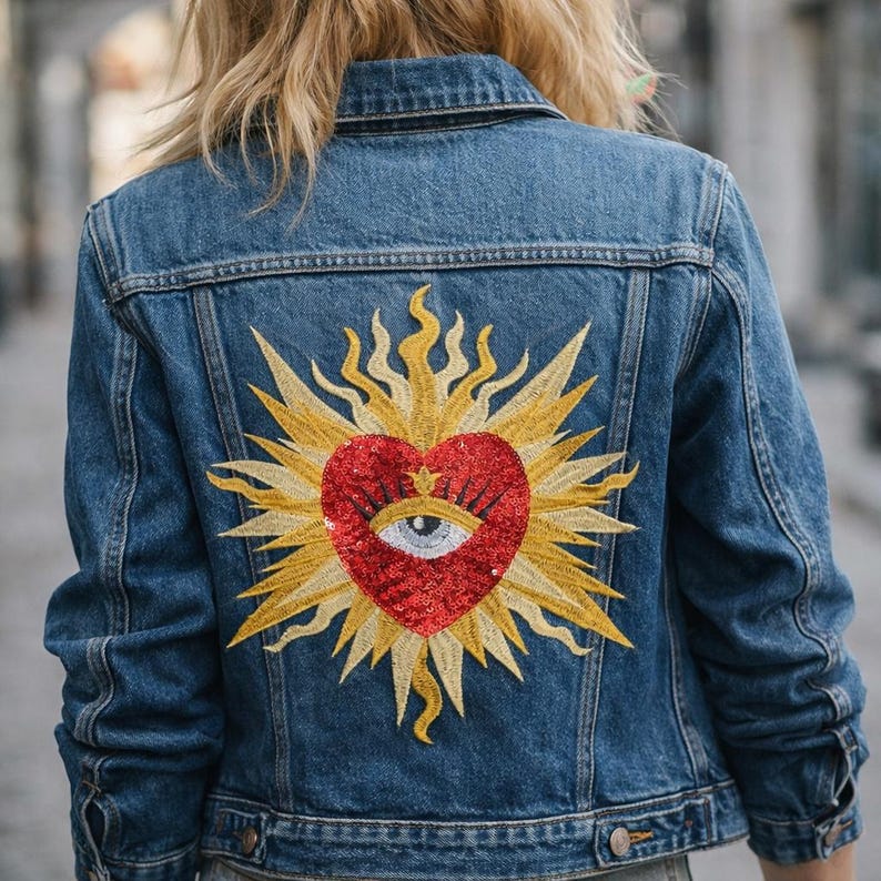 Aplique de Sagrado Coração com Lantejoulas Vermelhas Brilhantes - Olho Grego Bordado com Raios de Sol Dourados para Roupas imagem 4