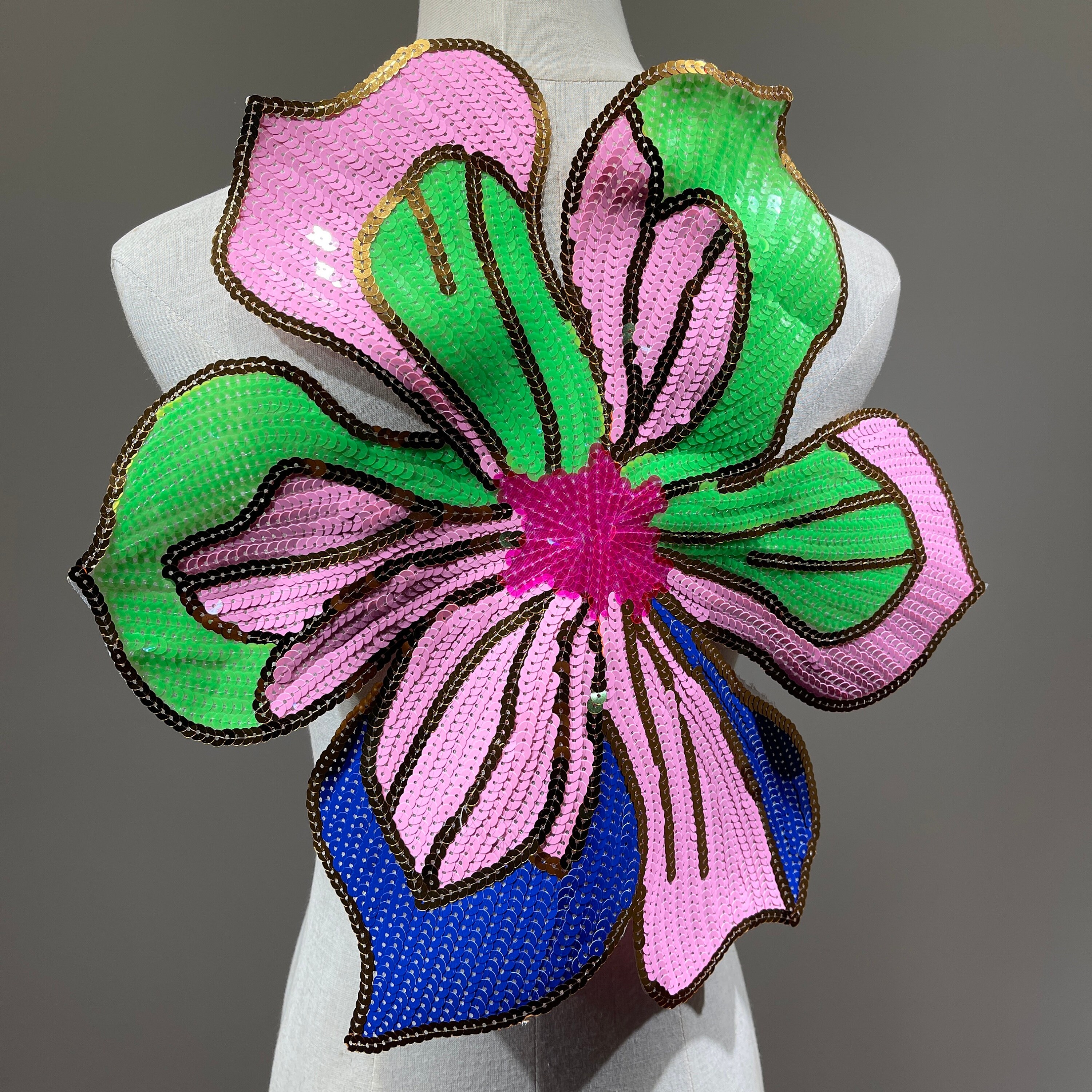 Toppa Termoadesiva Con Paillettes E Strass - Fiori Rosa, 12x12 Cm, Applicazione Su Tessuti - 2
