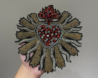 Parche de corazón sagrado vintage con diamantes de imitación, estilo barroco, hecho a mano, con cuentas de llama de amor, con hilo dorado y piedra roja, para coser en parches para bordar