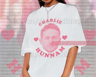 Charlie Hunnam rosa hjärta T-shirt, Charlie Hunnam skjorta