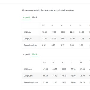 Puede incluir: Una tabla de gu&iacute;a de tallas con medidas en pulgadas y cent&iacute;metros. La tabla incluye ancho, largo y largo de manga para varias tallas, desde XS hasta 4XL. El texto "Size guide" est&aacute; en la parte superior izquierda.