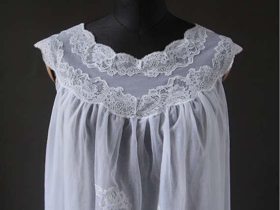 1960s white babydoll peignoir set Sheer nylon tri… - image 10