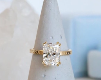14K Yellow Gold Emerald Wedding Ring, Radiant Cut Anniversary Ring, 2.5 CT Radiant Cut Moissanite Engagement Ring, Anniversary Gift