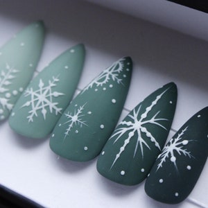Green Gradient Snowflake Nails - 10 or 20pc Winter Press On Nails - Christmas Nails, Snowflake Nails, Xmas Nails, Green Christmas Nails