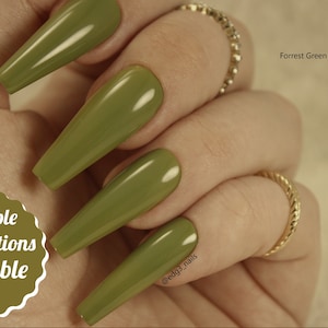 Forrest Green Press On Nail Set: 20-Piece Custom Nails