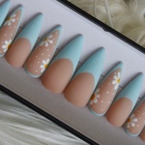 Blue Daisy French Tip Press On Nails: 10 or 20pc Set