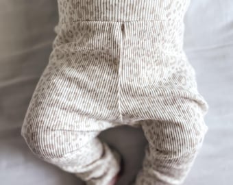 Leggings per neonati fatti a mano in jersey di cotone a coste | Stampa leopardata | Completo per neonato | Regalo per neonato | Pantaloni per neonati e neonate