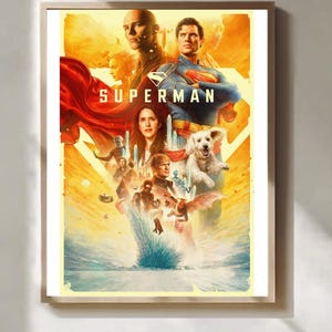 Può includere: Un poster cinematografico rettangolare che raffigura Superman in un costume blu con mantello rosso, insieme a un cane bianco, vari personaggi e la scritta SUPERMAN in lettere maiuscole bianche su uno sfondo vivace di giallo, arancione e blu.