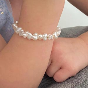 Personalised Initial Pearl Bracelet, Childrens Custom Jewellery, Kids Beaded Bracelet, Birthday gift, Gift for daughter, Friendship Bracelet