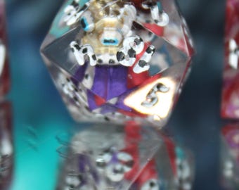 Kinger and Queenie 7 piece dice set TADC The amazing digital circus