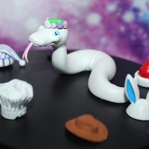 Leliana BEL Kungspyton Chibi Figur med magnetiska hattar orm