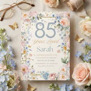Elegante Einladung zum 85. Geburtstag mit floralem Muster – Druckbare digitale Vorlage zum Selbergestalten und Herunterladen