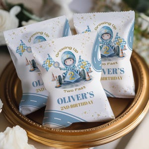 Sacola de salgadinhos para 2º aniversário de carro de corrida, embalagem para lembrancinhas de festa de menino, sacola de guloseimas azul Two Fast, tema de corrida para impressão de aniversário, editável no Canva