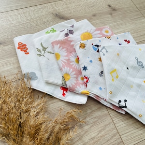 Baby triangular scarf burp cloth neckerchief made of muslin cotton bib with snap fastener muslin cloth baby gift muslin cloth