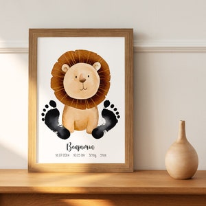 Sofort Download Baby Fußabdruck Löwe Personalisierbar Geschenk zur Geburt Geschenkidee Kleinkind Kinderzimmerdeko DIY Vorlage PDF Ausdrucken