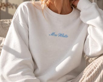 Personalised Mrs Jumper, Embroidered Bride Sweatshirt, Custom Surname Bridal Jumper, Engagement Gift for Bride