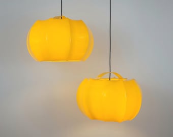 1/2 Żółta lampa wisząca lata 70.