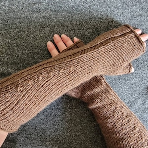 18th Century Knitted Mitts | Reenactment dresses for women | Historical reenactment | Winter Reenactment | Reenactment clothing for women